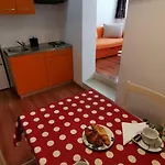 Apartament Teni *