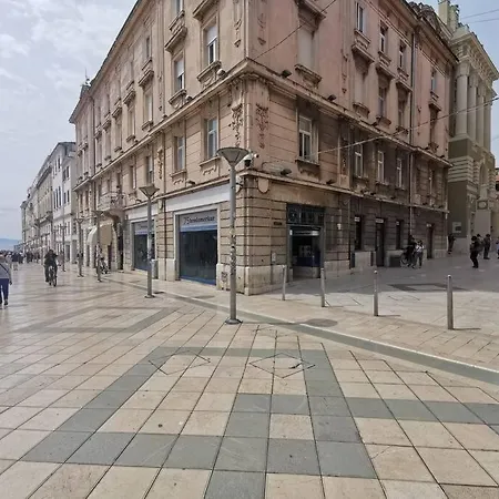 Teni Split